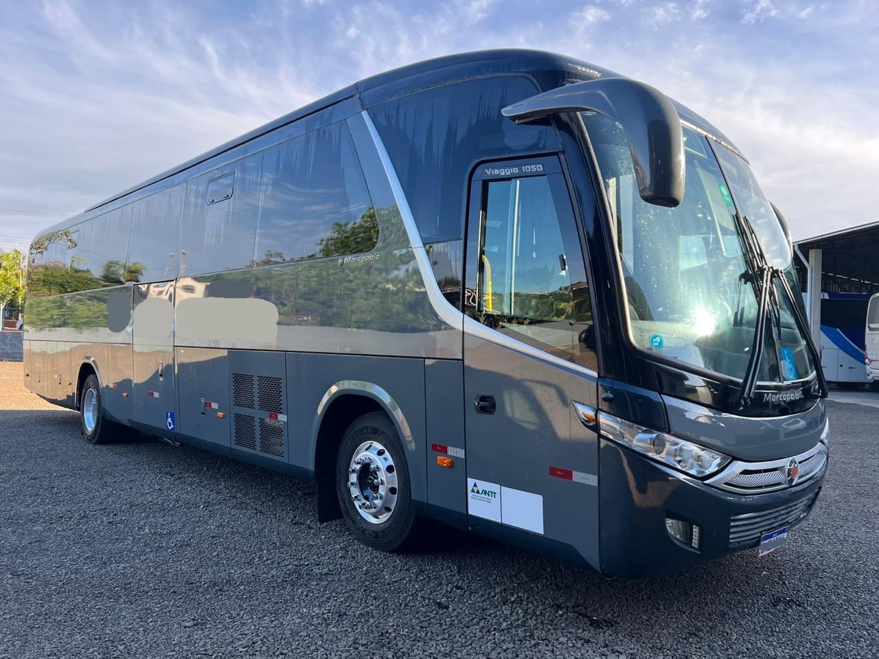 ONIBUS DIANTEIRO VIAGGIO 1050 MERCEDES BENZ OF726 2024/2025 44 LUGARES ...